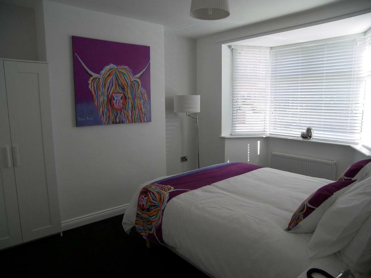 Belmont Apartment *